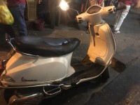 White Vespa LX 125
