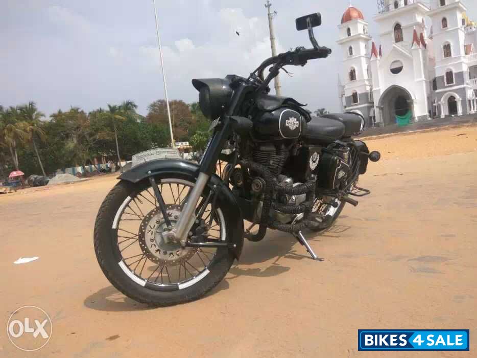 Black Royal Enfield Classic 350