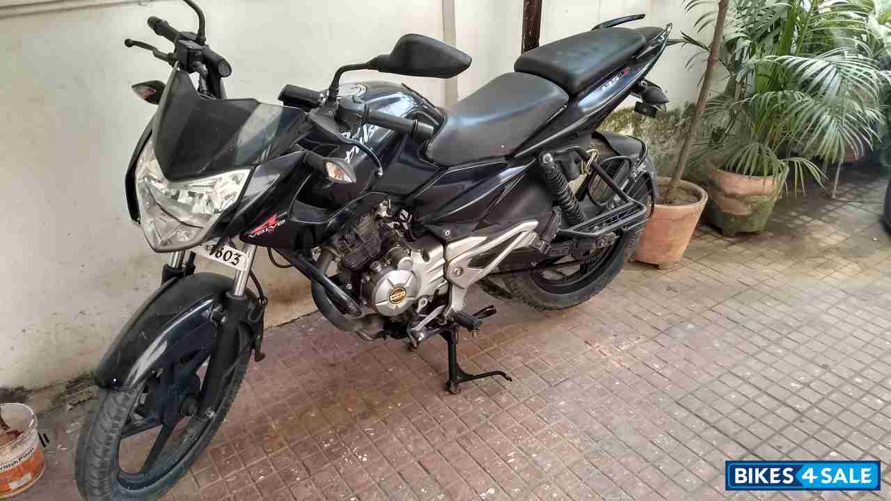 Black Bajaj Pulsar 135LS