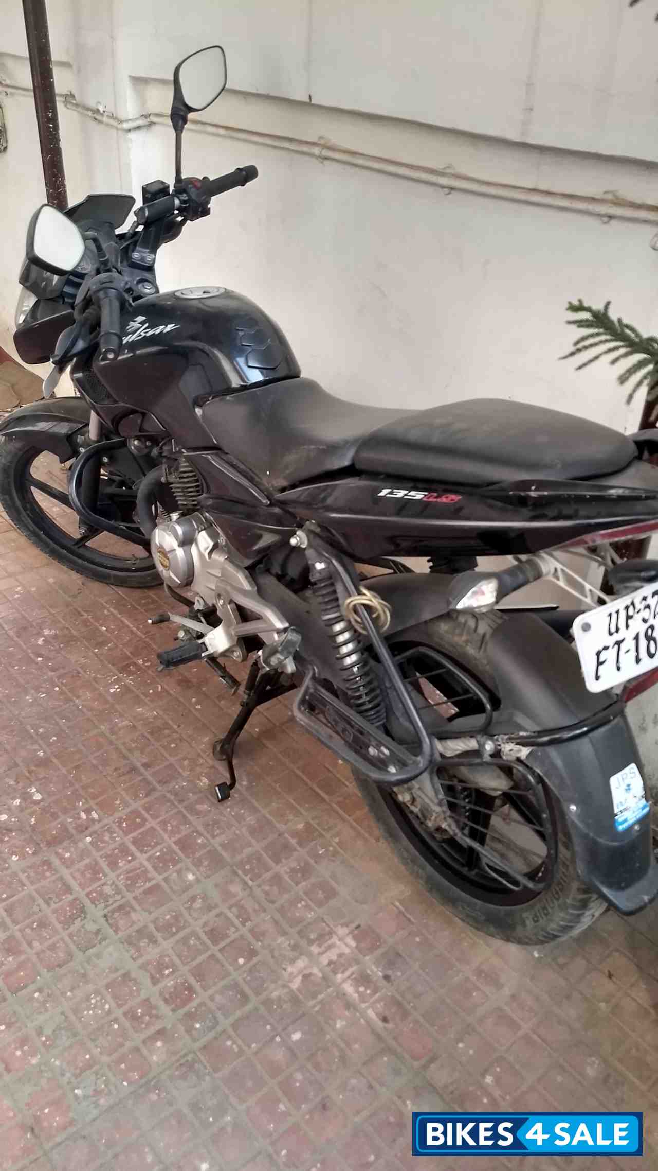 Black Bajaj Pulsar 135LS Black Bajaj Pulsar 135LS