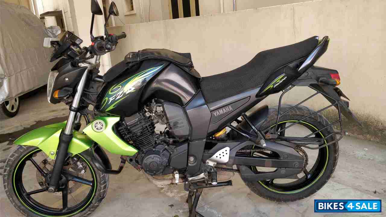 Green Yamaha FZ-S