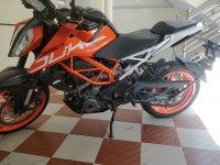 Orange KTM Duke 390