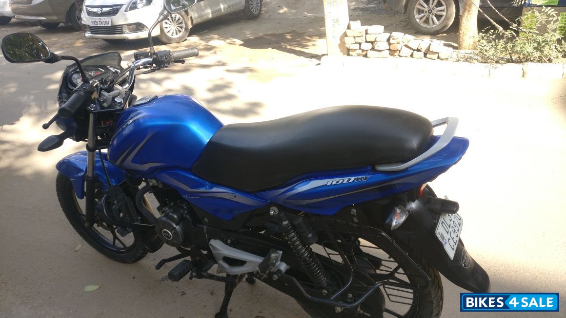 Blue Bajaj Discover 100M