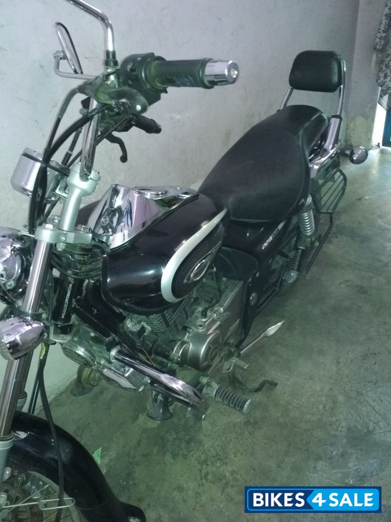 Black Bajaj Avenger Cruise 220