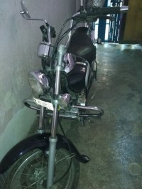 Black Bajaj Avenger Cruise 220