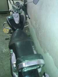 Black Bajaj Avenger Cruise 220