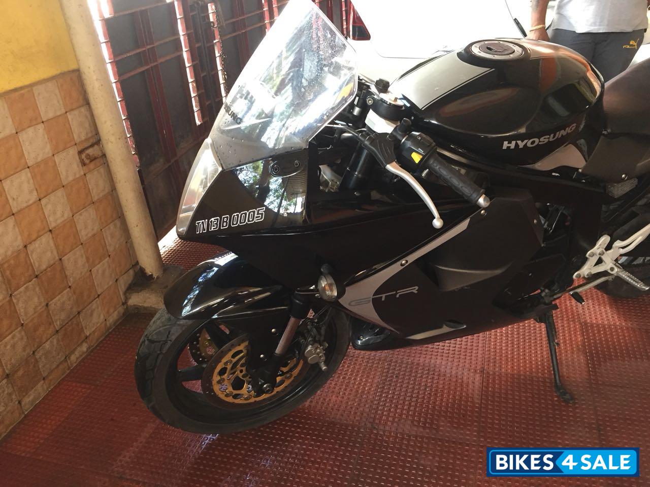 Black Hyosung GT250R