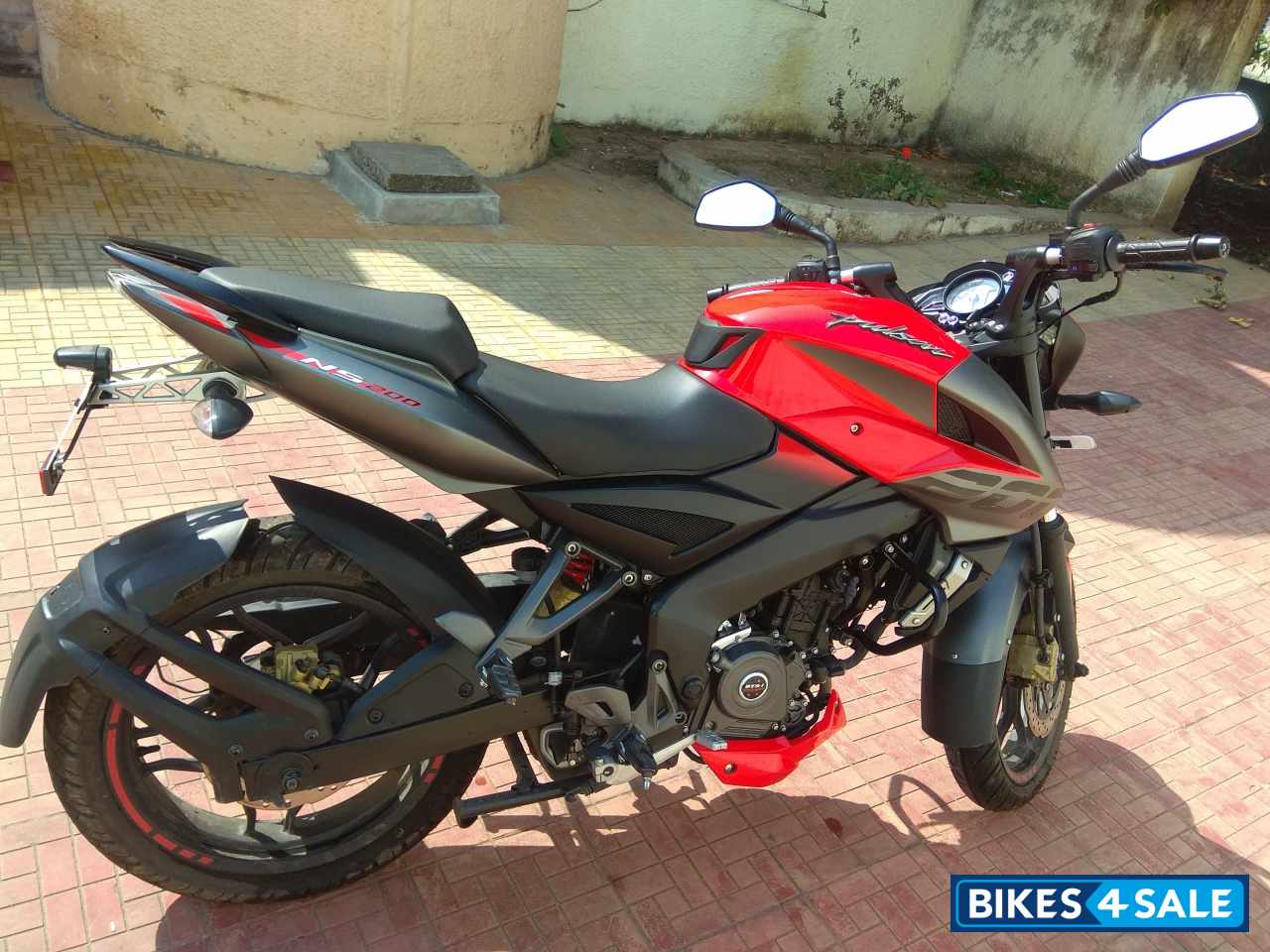 Red Bajaj Pulsar 200 NS