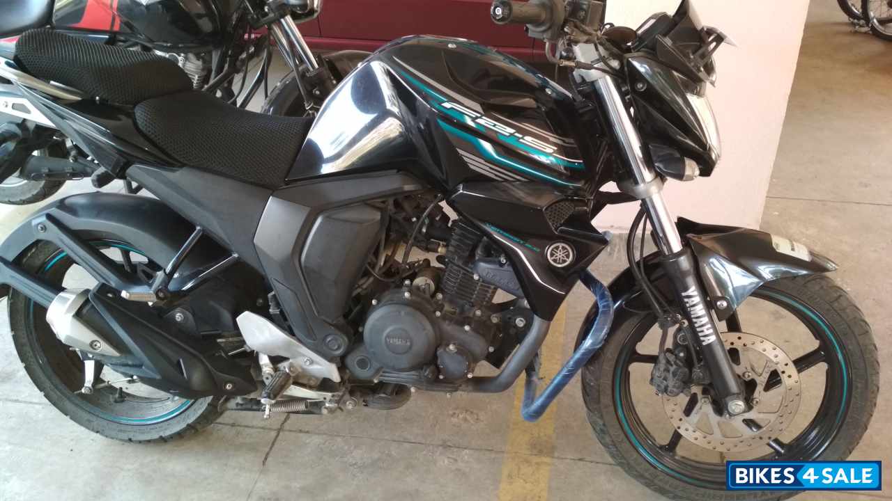 Black Yamaha FZ-S FI V2