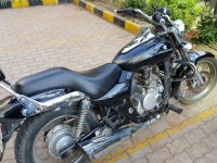 Black Bajaj Avenger 200 DTS-i