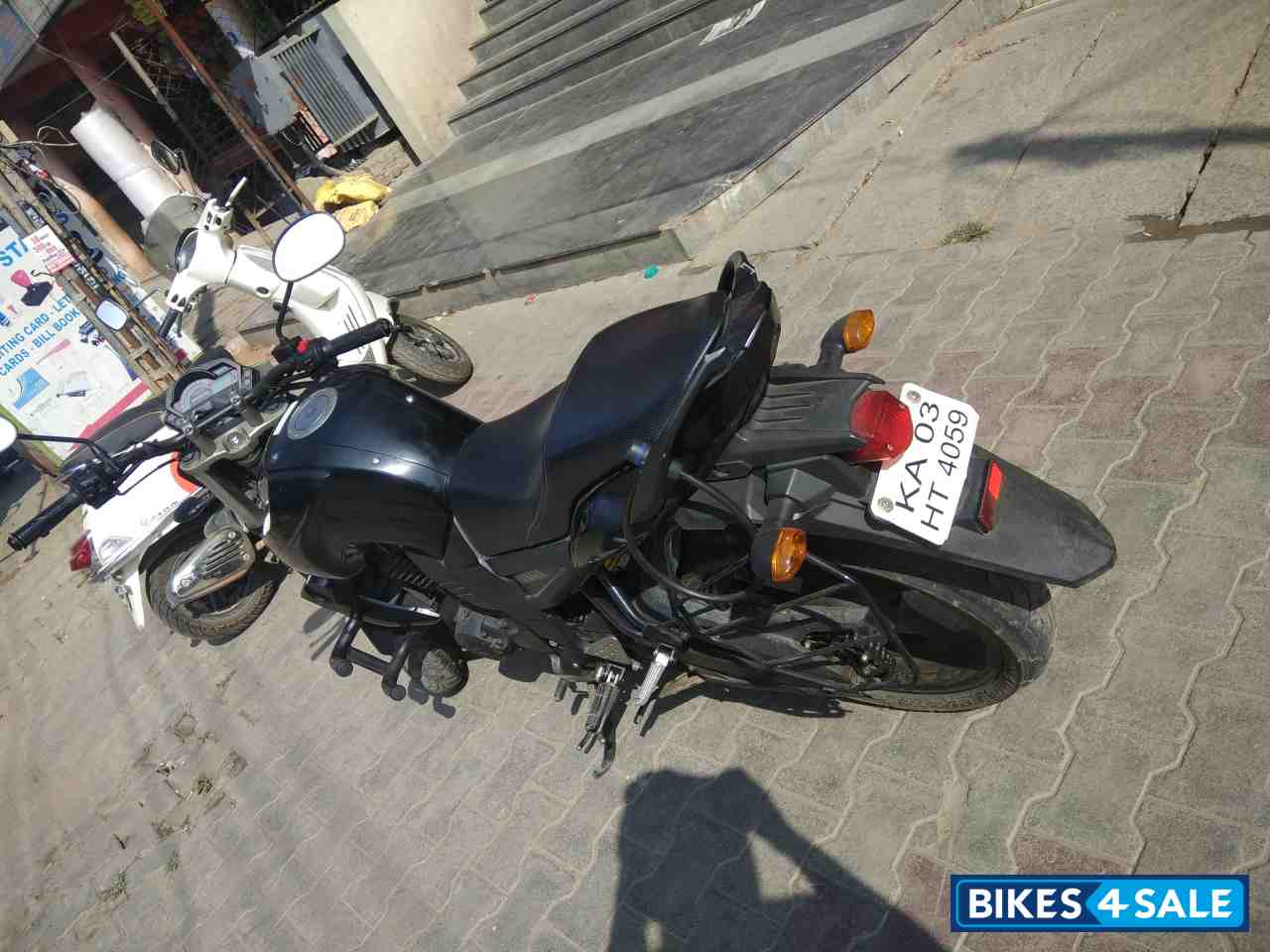 Black Yamaha FZ16