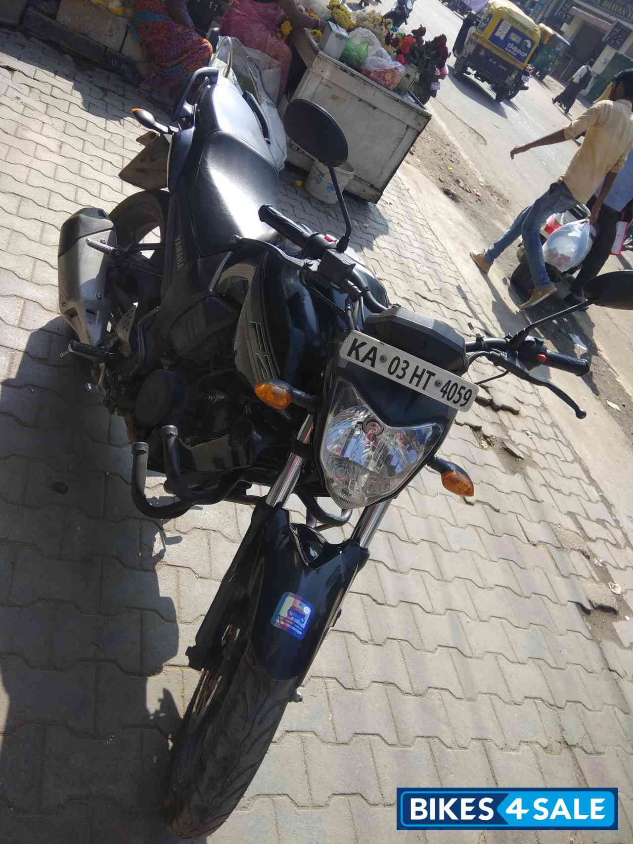 Black Yamaha FZ16
