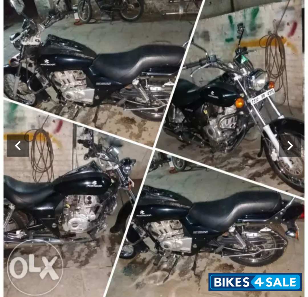 Mid Night Black Bajaj Avenger 220 DTS-i