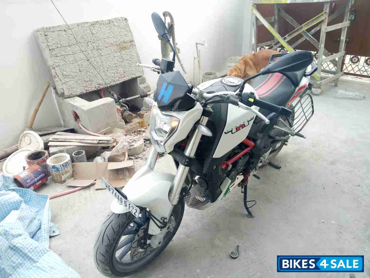 White Benelli TNT 25 White Benelli TNT 25