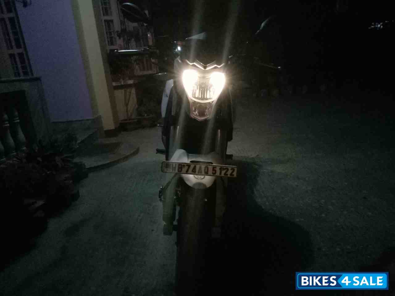 White Benelli TNT 25 White Benelli TNT 25