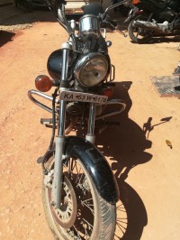 Black Bajaj Avenger 220 DTS-i