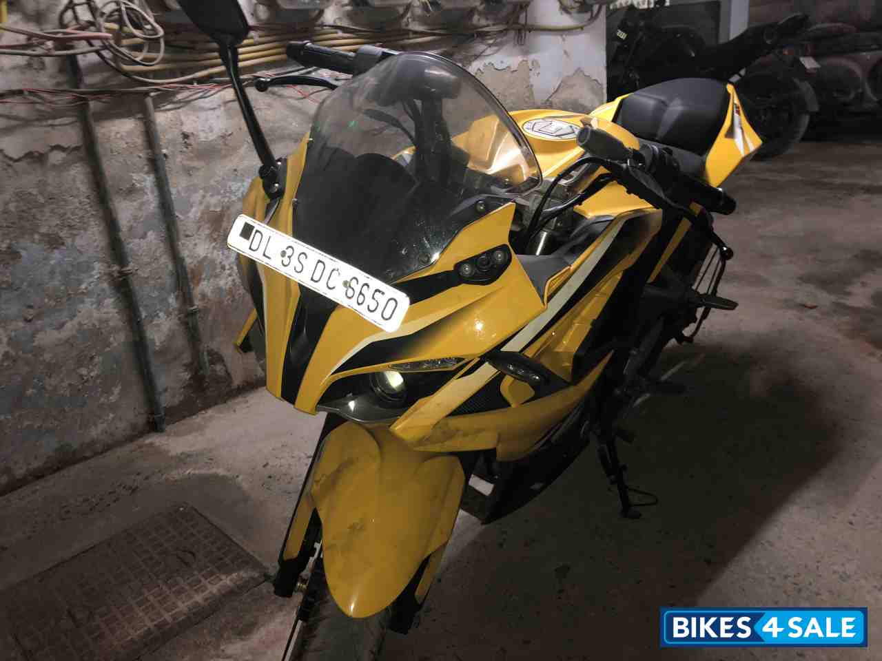 Yellow Bajaj Pulsar RS 200