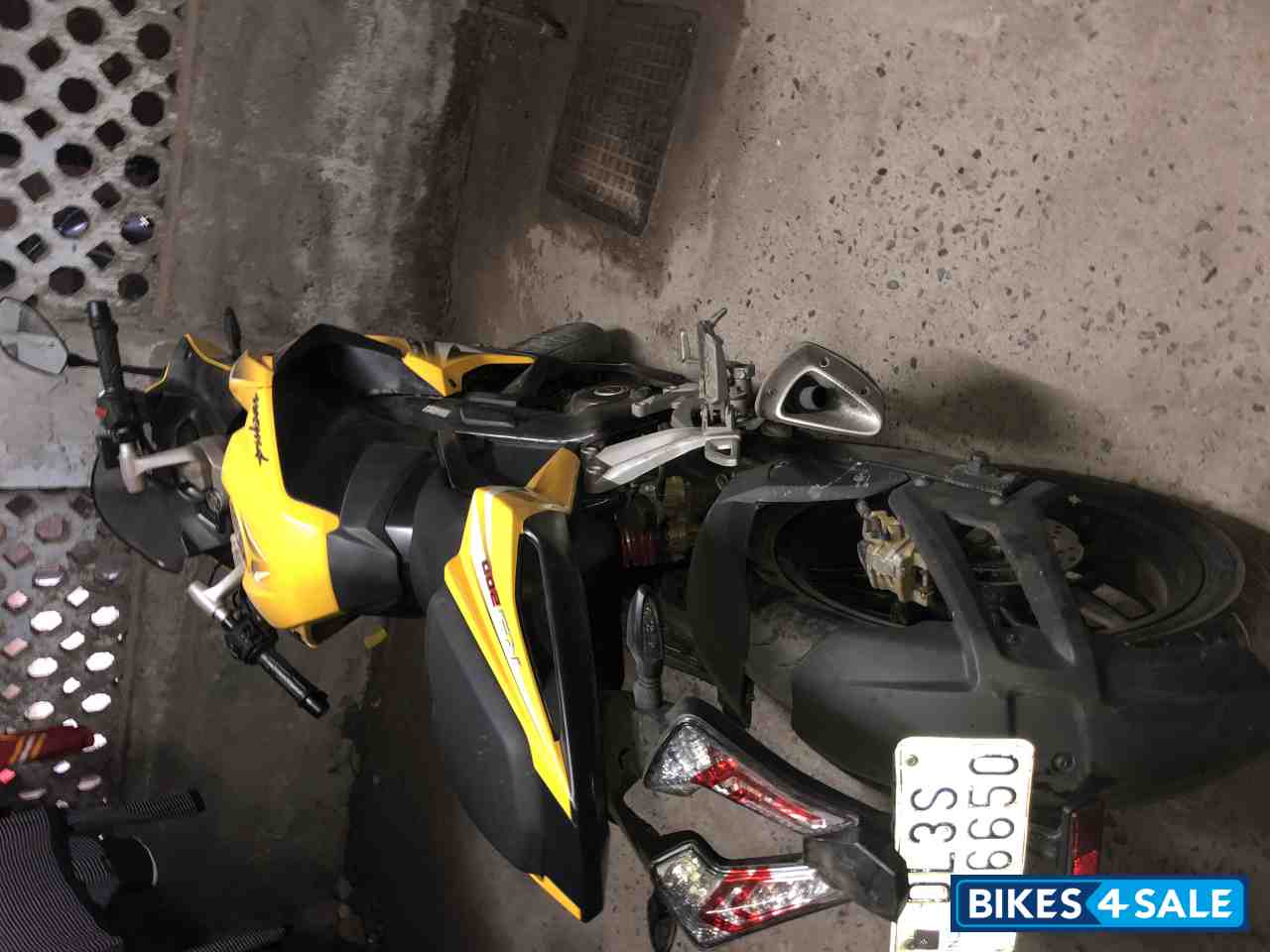 Yellow Bajaj Pulsar RS 200