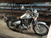 Silver Royal Enfield Thunderbird 350