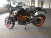 Black KTM Duke 390