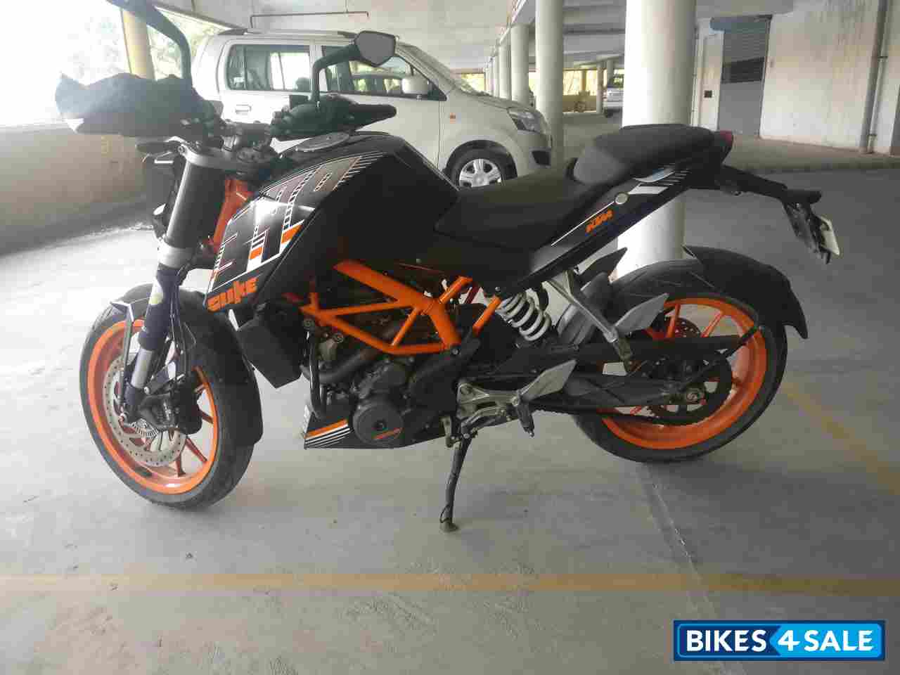 Black KTM Duke 390