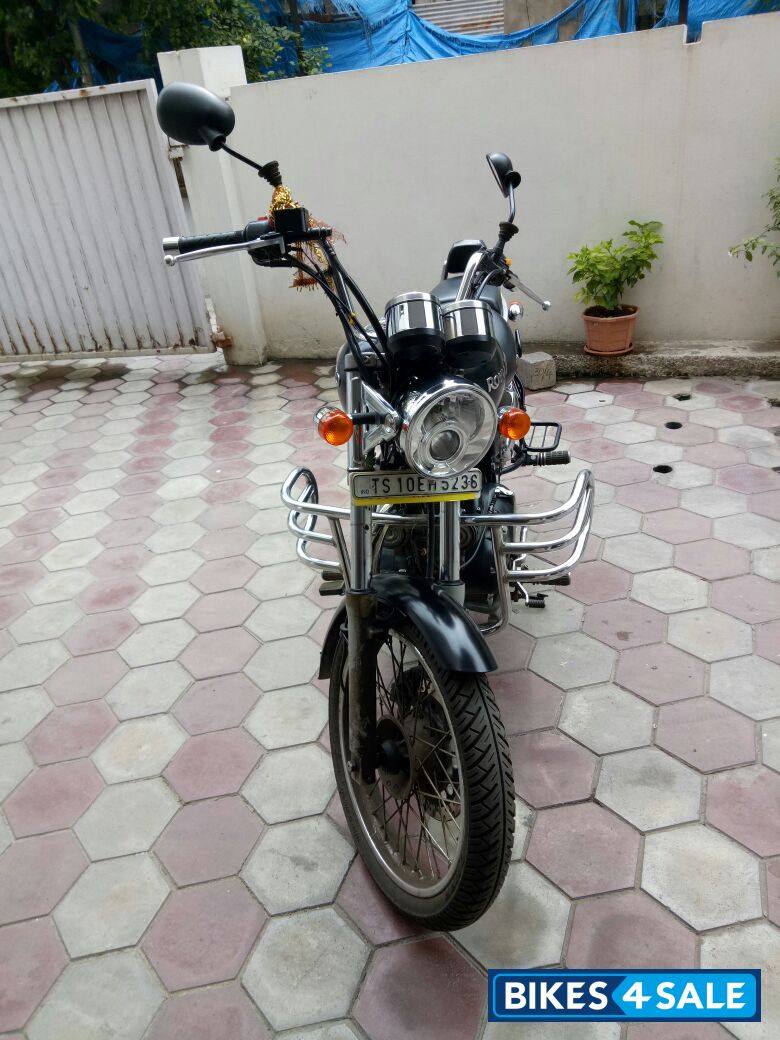 Black Royal Enfield Thunderbird 350