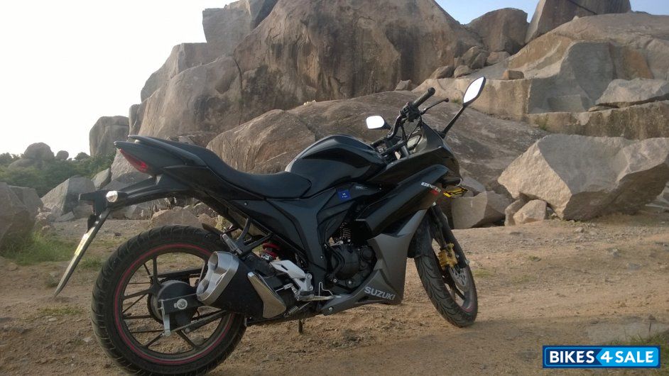 Black Suzuki Gixxer SF