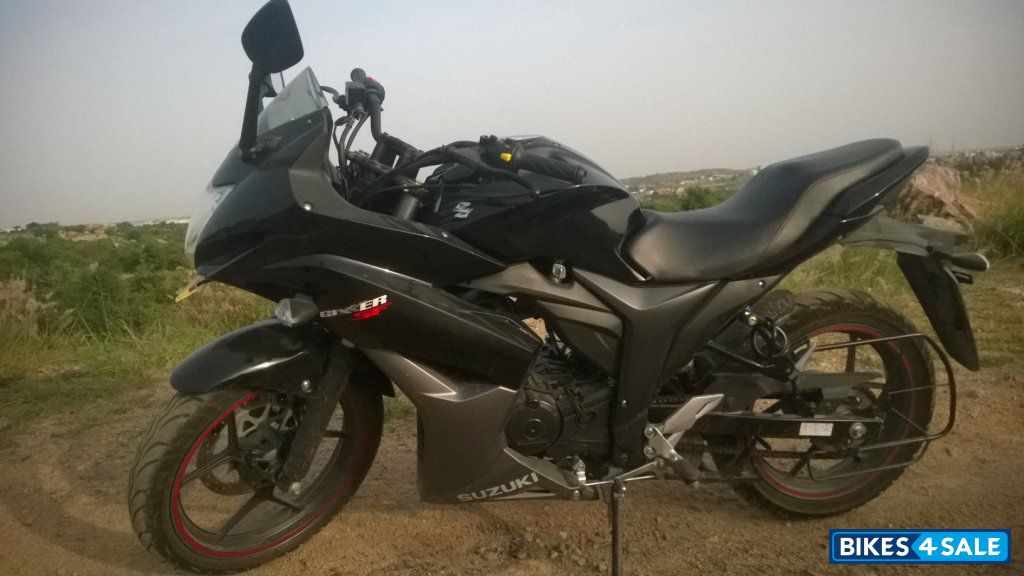 Black Suzuki Gixxer SF