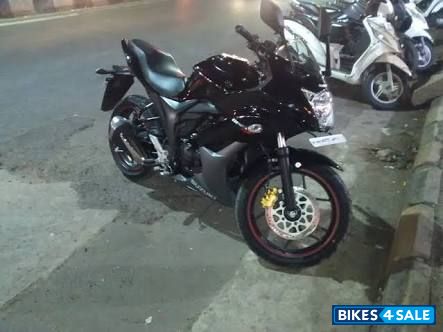 Black Suzuki Gixxer SF