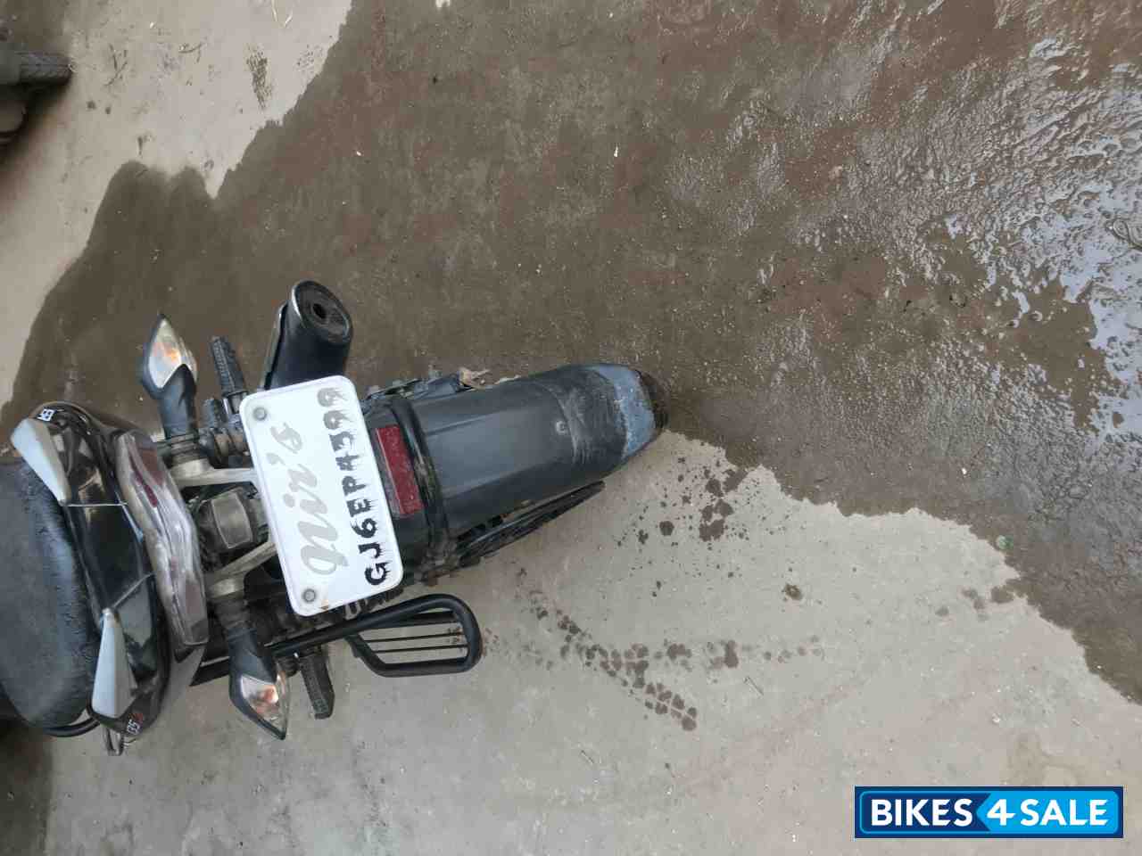 Black Bajaj Pulsar 135LS