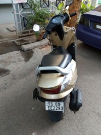Gold Honda Aviator