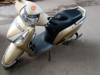 Gold Honda Aviator