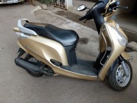 Gold Honda Aviator