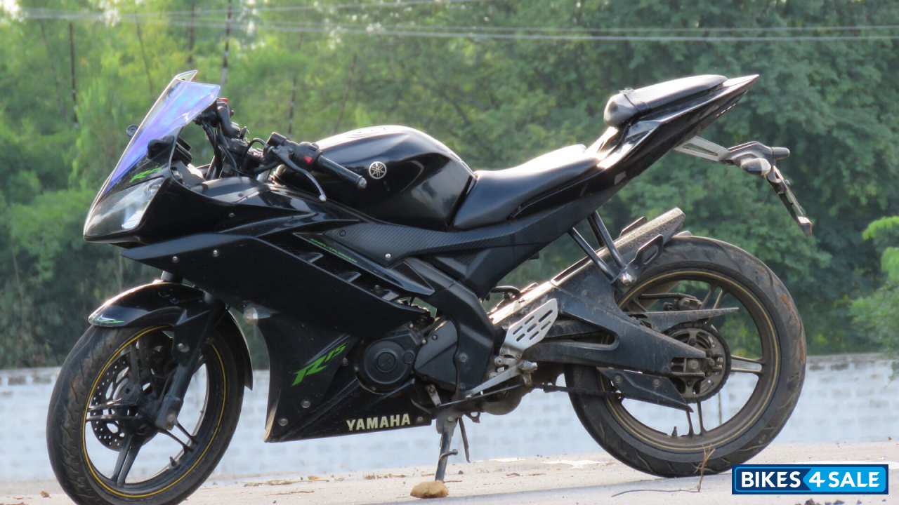 Black&green Yamaha YZF R15 V2