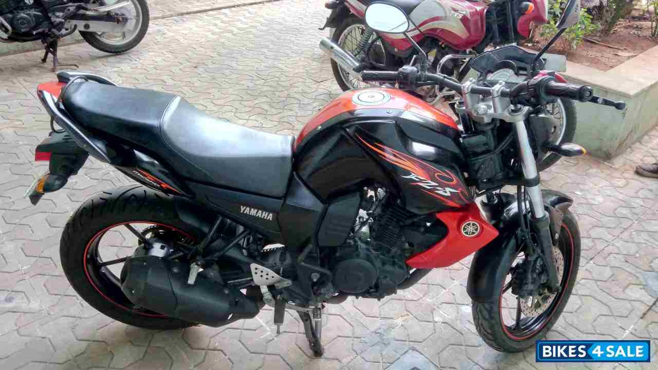 Orange Yamaha FZ-S Orange Yamaha FZ-S