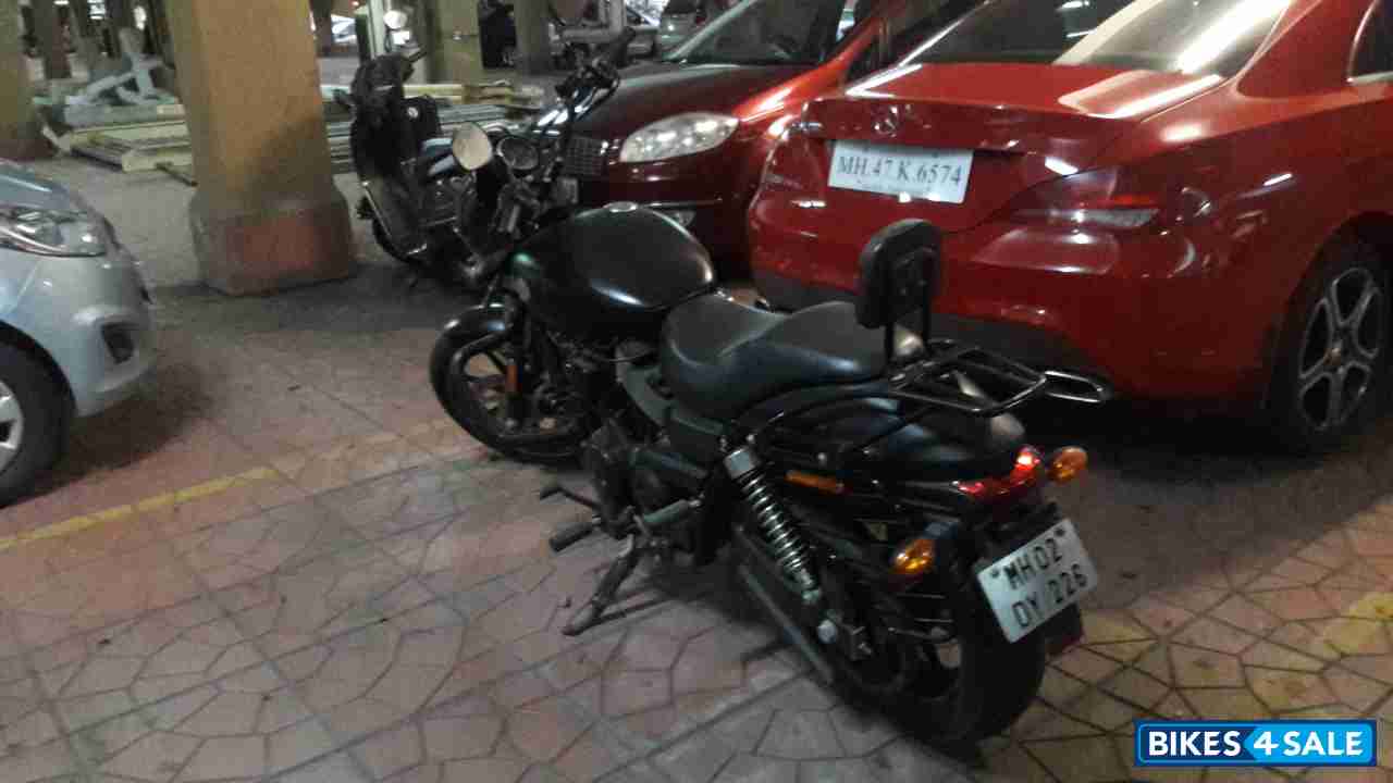Black Harley Davidson Street 750