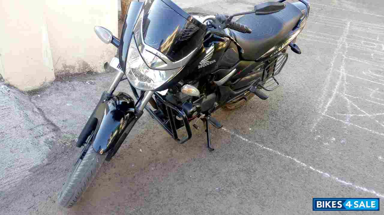 Black Honda CB Unicorn