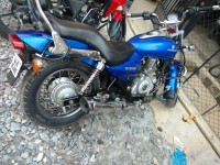 Blue Bajaj Avenger 220 DTS-i