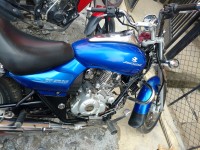 Blue Bajaj Avenger 220 DTS-i
