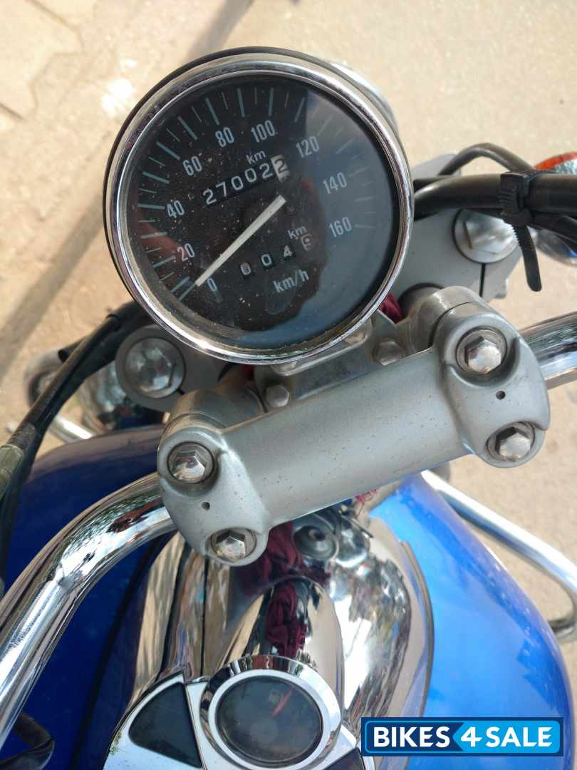 Blue Bajaj Avenger 220 DTS-i