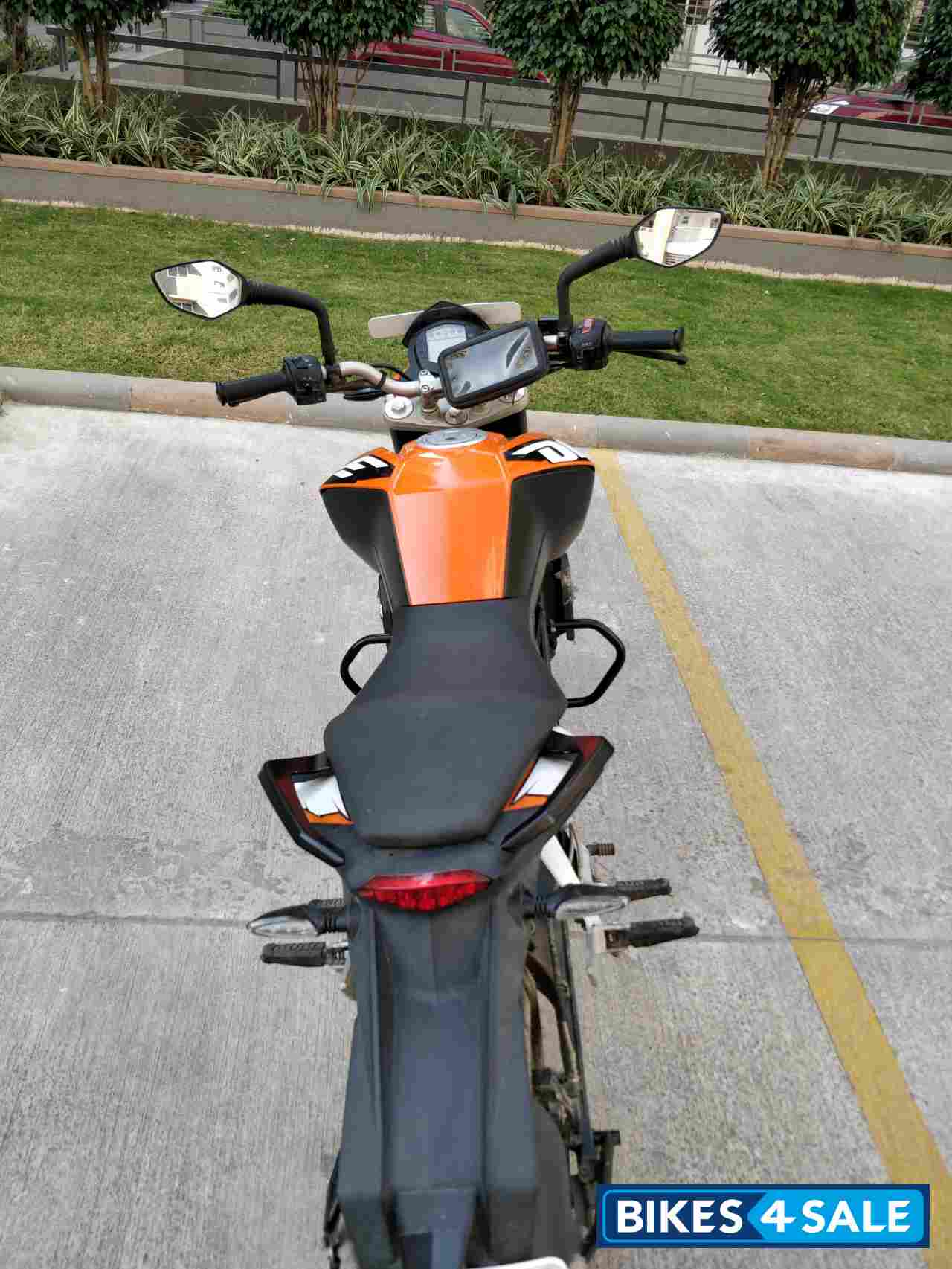Orange KTM Duke 200