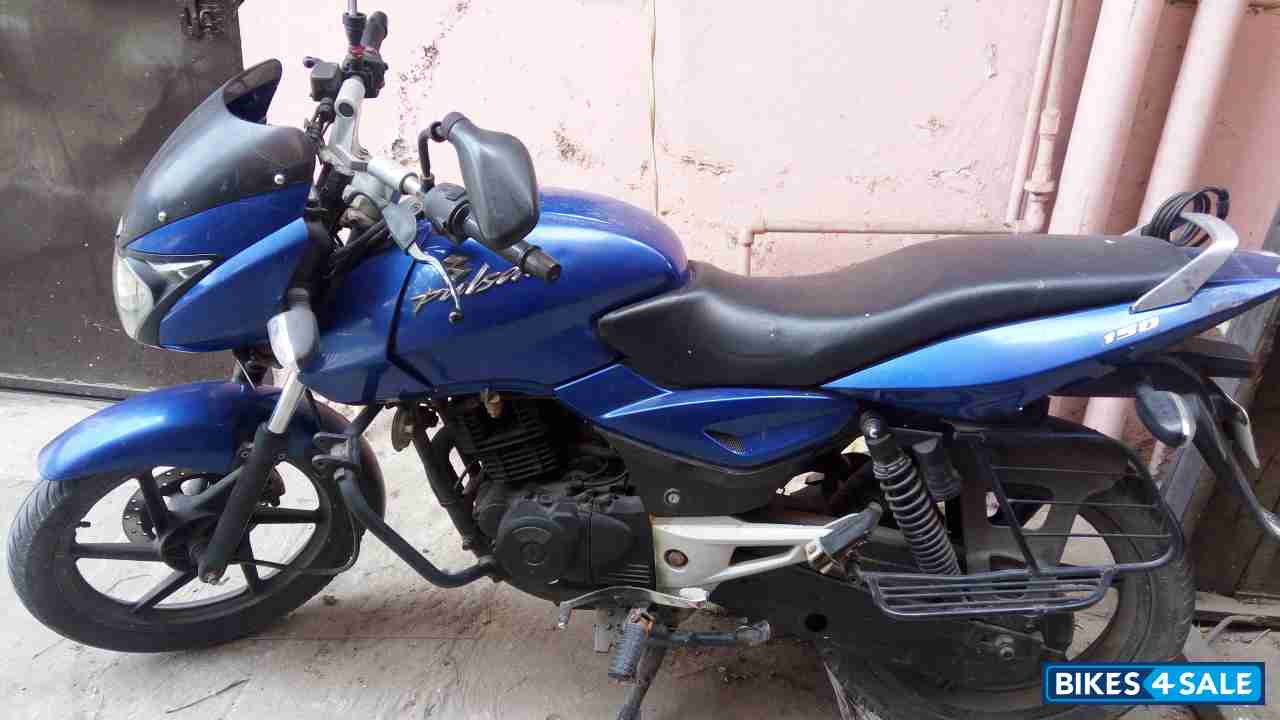 Blue Bajaj Pulsar 150 DTSi