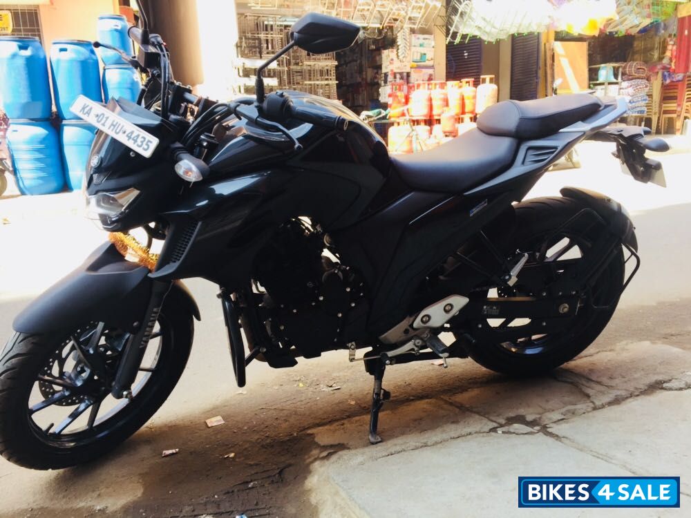 Midnight Black Yamaha FZ25