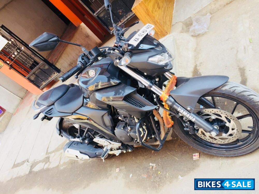 Midnight Black Yamaha FZ25