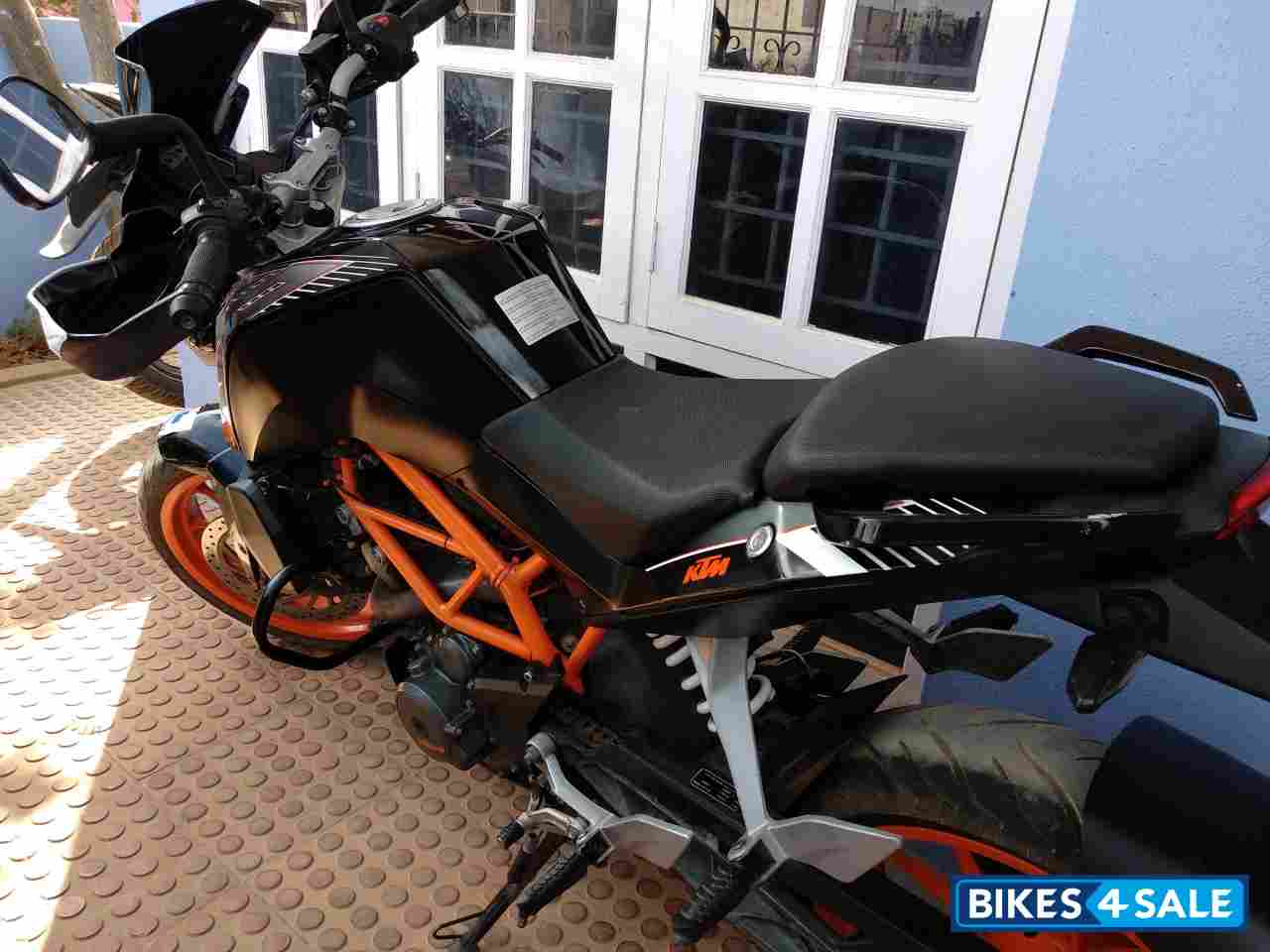 Black KTM Duke 390