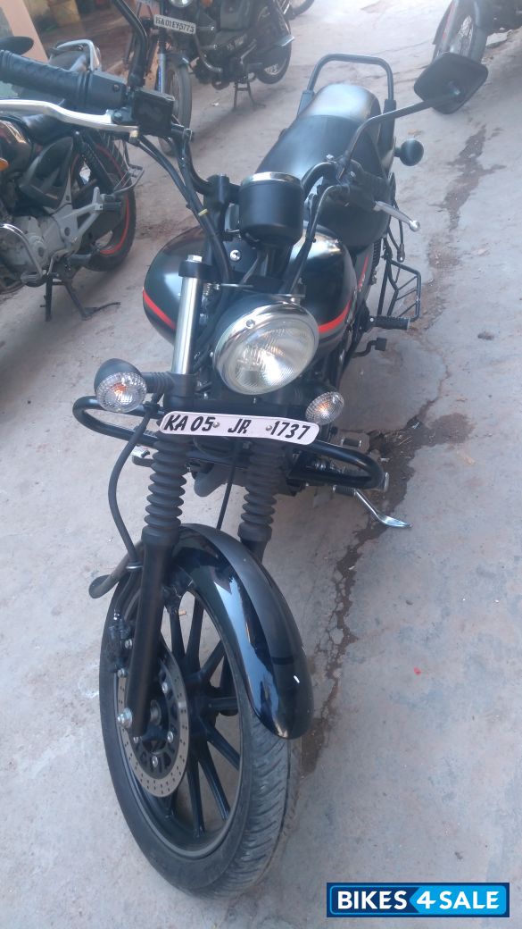 Black Bajaj Avenger Street 220