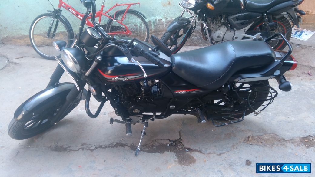 Black Bajaj Avenger Street 220