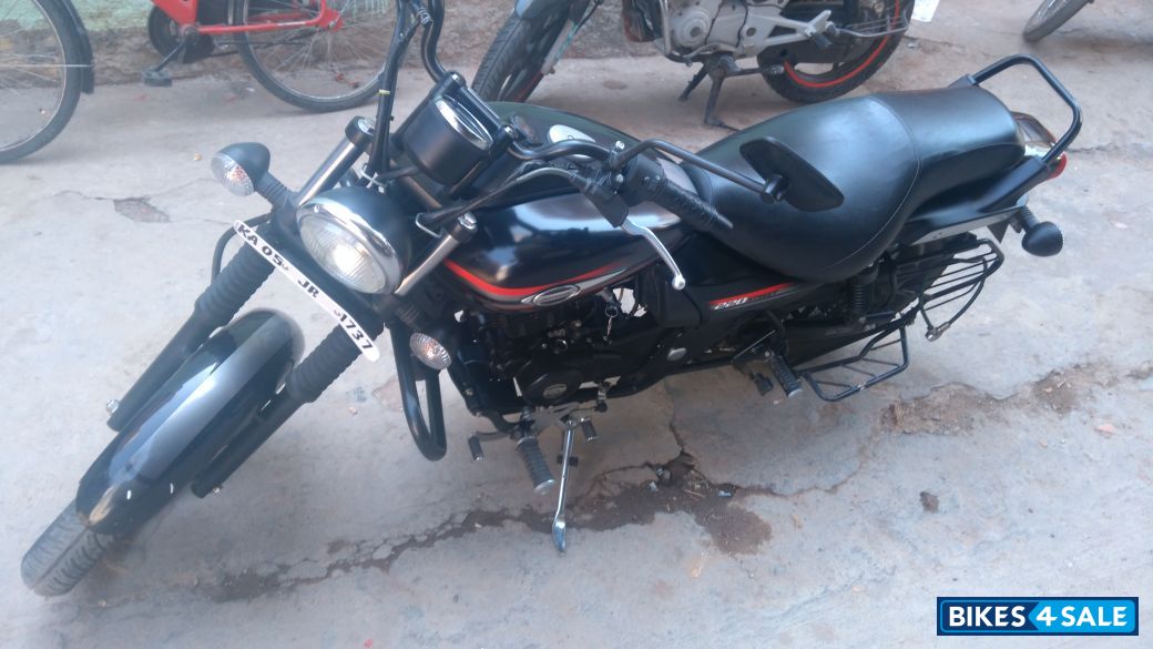 Black Bajaj Avenger Street 220