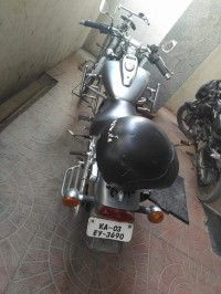 Black And Grey Bajaj Avenger 180 DTS-i