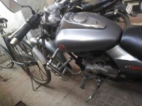 Black And Grey Bajaj Avenger 180 DTS-i